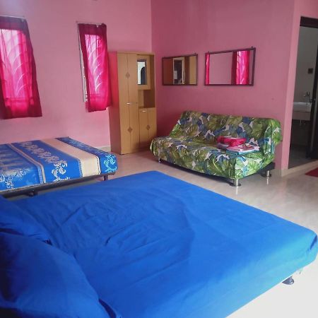 Almira Homestay Jambi Eksteriør bilde
