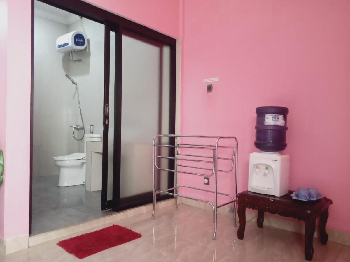 Almira Homestay Jambi Eksteriør bilde