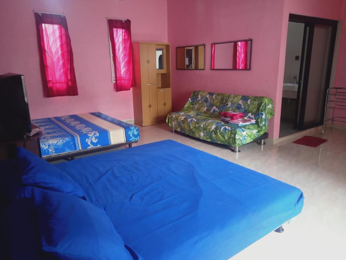 Almira Homestay Jambi Eksteriør bilde